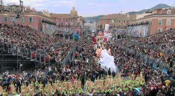 Les Seniors défilent au Carnaval de Nice